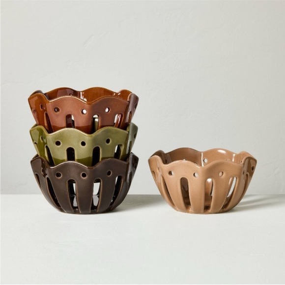 Hearth & Hand Other - Set of 4 Wavy Edge Mini Berry Bowls Tan/ Brown/Green/Winter Tan - Hearth &
Hand